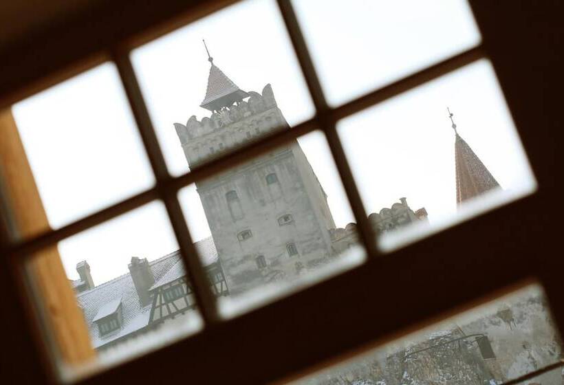 هتل Conacul Torzburg