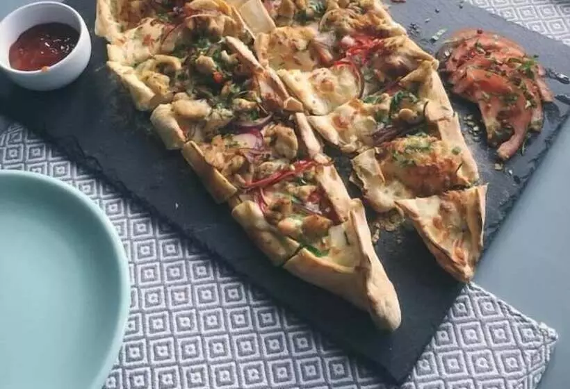 ホテル Conacul Torzburg