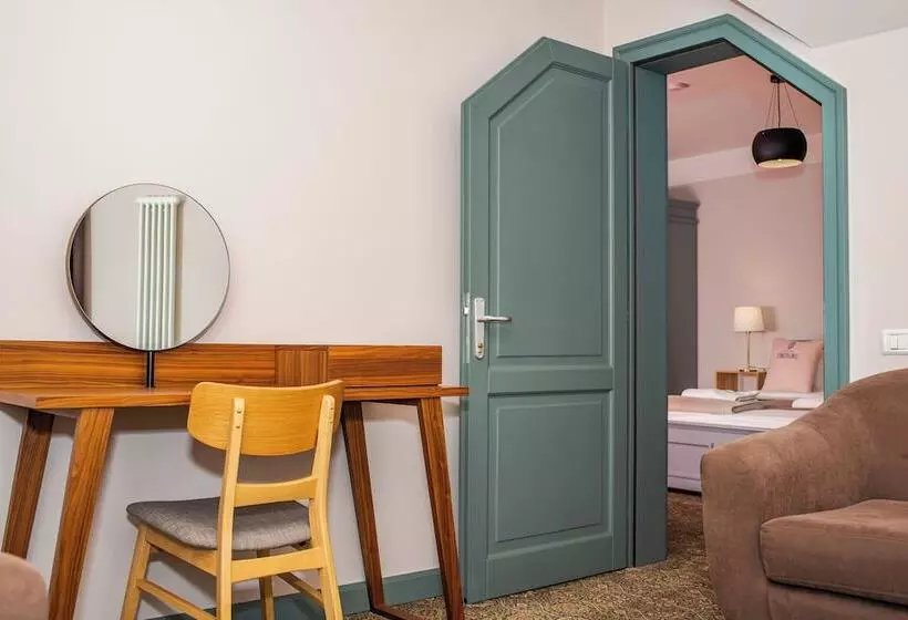 ホテル Conacul Torzburg