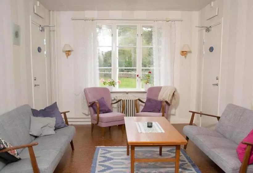 Retkeilymaja örtagården