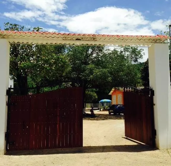 Hotelli Club Campestre El Peñón De Apulo