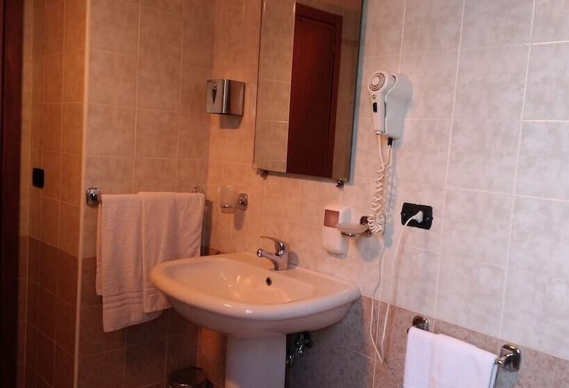 Отель La Falconara