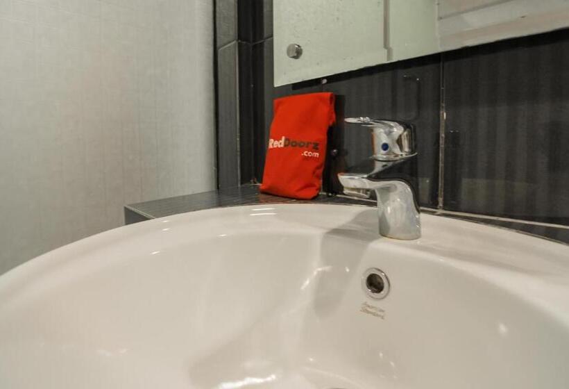 בית מלון כפרי Reddoorz Plus Near Soekarno Hatta Airport 2