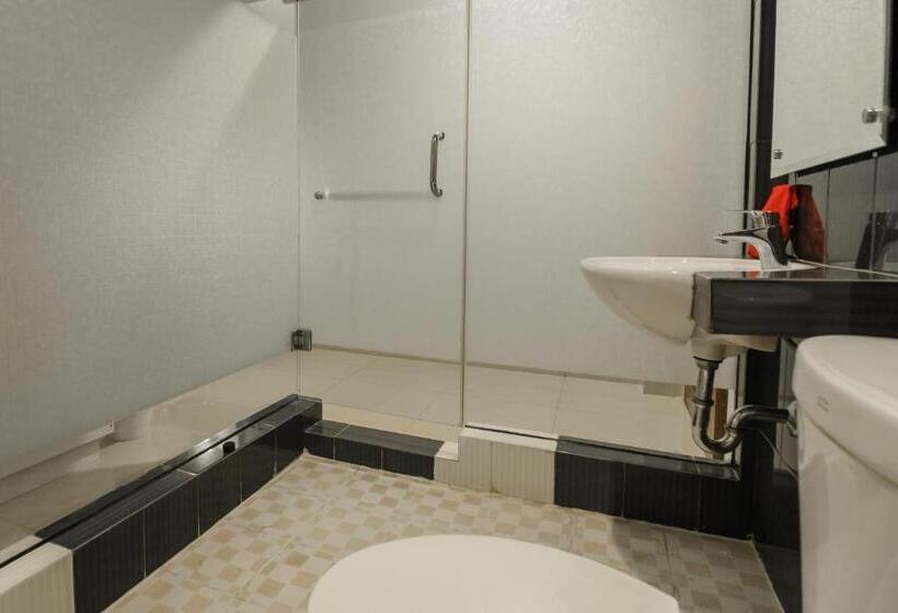 בית מלון כפרי Reddoorz Plus Near Soekarno Hatta Airport 2