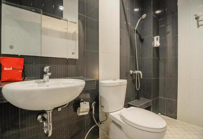 בית מלון כפרי Reddoorz Plus Near Soekarno Hatta Airport 2