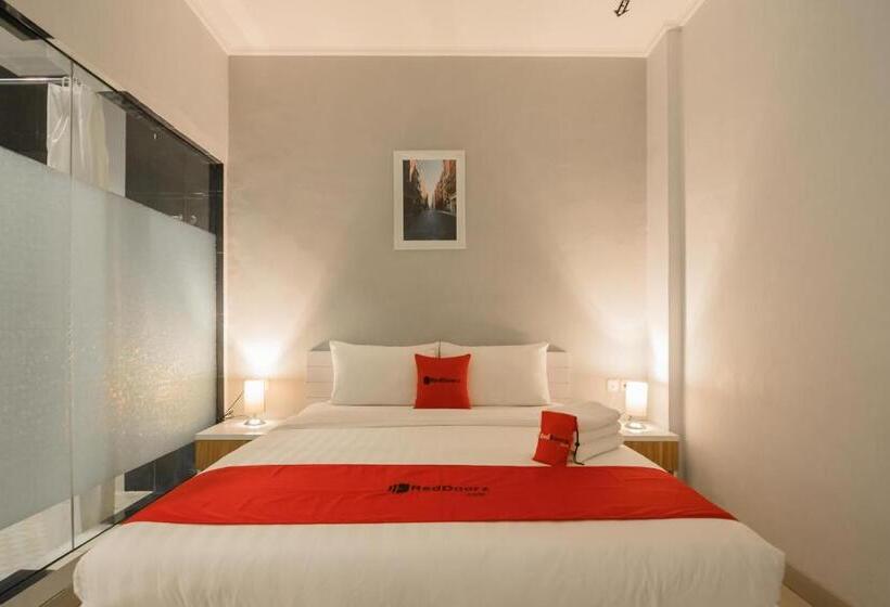 בית מלון כפרי Reddoorz Plus Near Soekarno Hatta Airport 2
