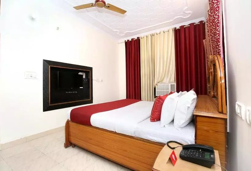 Oyo 10539 Hotel Holiday Classic