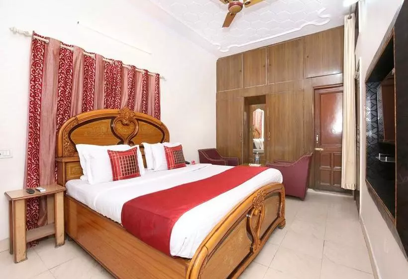 Oyo 10539 Hotel Holiday Classic
