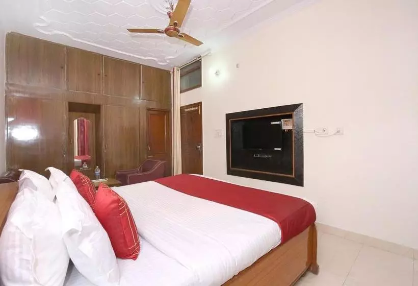 Oyo 10539 Hotel Holiday Classic