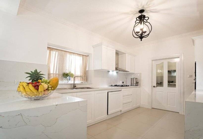 Hotel Winchester Little England