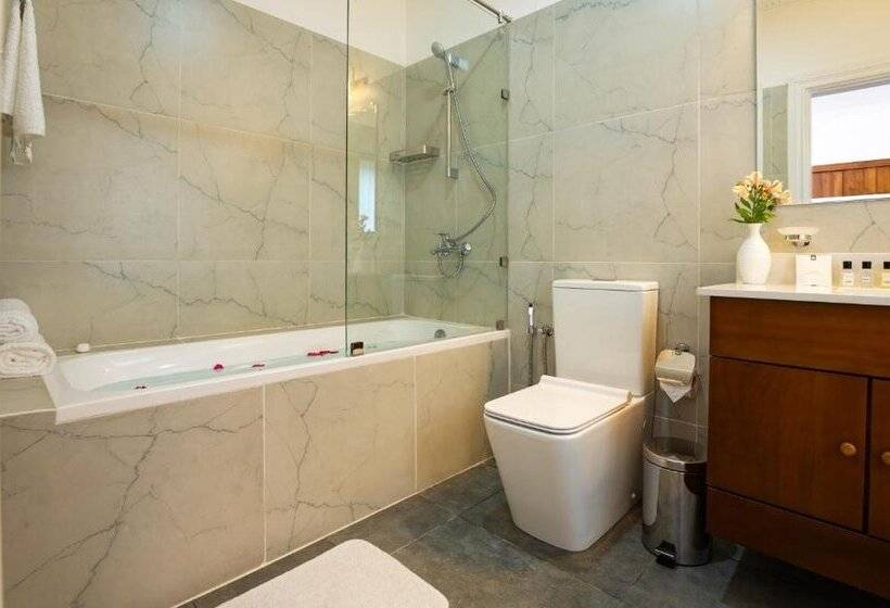 Hotel Winchester Little England