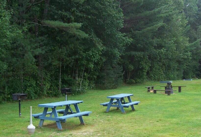 North Colony Motel And Cottages