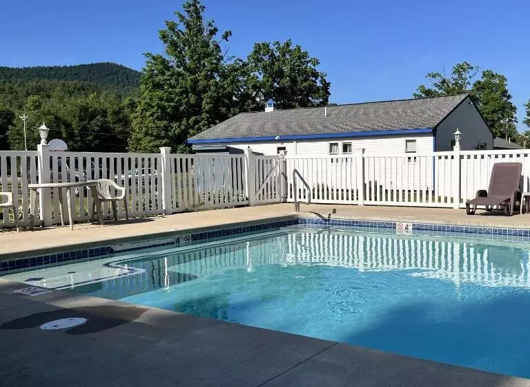 North Colony Motel And Cottages