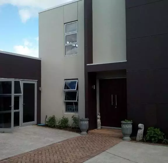 15 On Dillon Bed & Breakfast