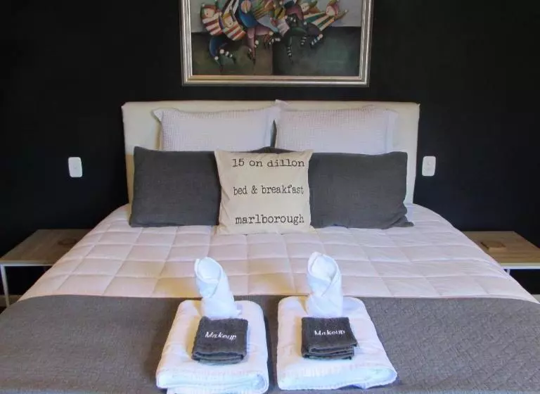 15 On Dillon Bed & Breakfast