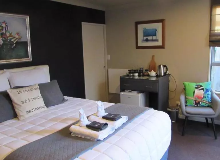 15 On Dillon Bed & Breakfast