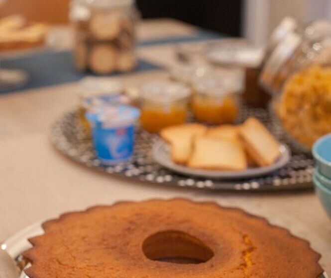 تختخواب و صبحانه Sotrani