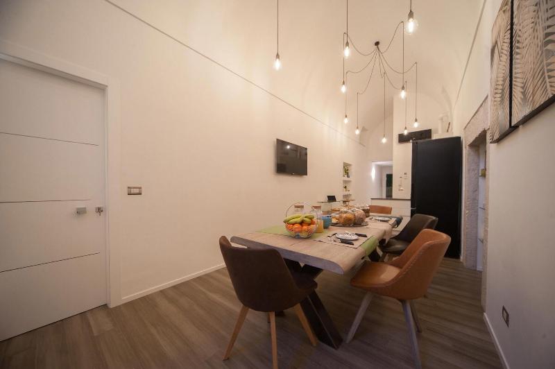 تختخواب و صبحانه Sotrani