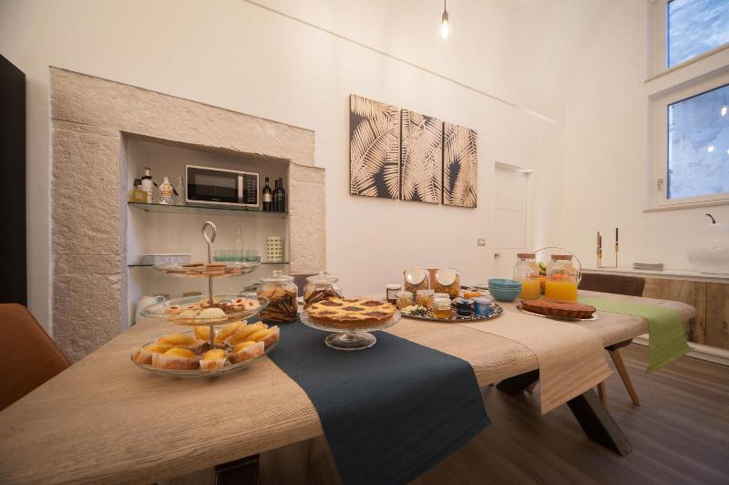 تختخواب و صبحانه Sotrani