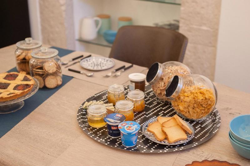 تختخواب و صبحانه Sotrani