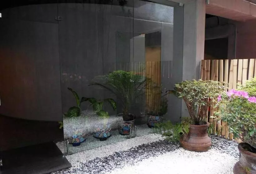 ホテル Armonik Suites By Casanevo