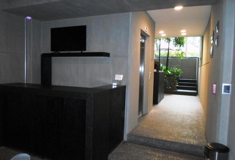 Отель Armonik Suites By Casanevo