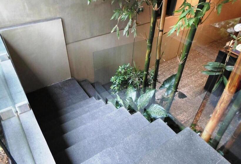 Отель Armonik Suites By Casanevo