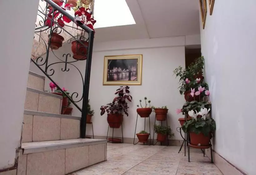 هتل Kennedy Guest House