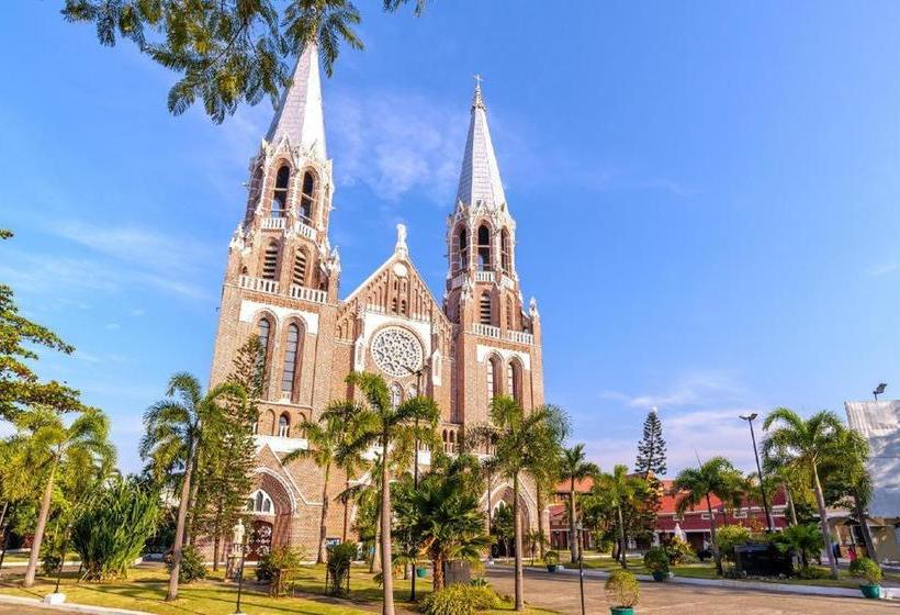 هتل Wyndham Grand Yangon