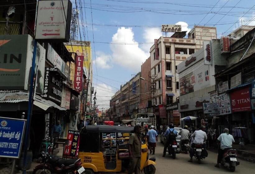 Hotel Mani's Residency