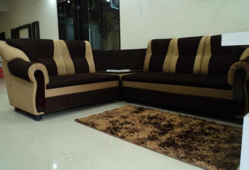 Hotel Mani's Residency