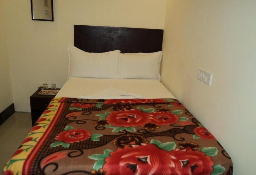 Hotel Mani's Residency