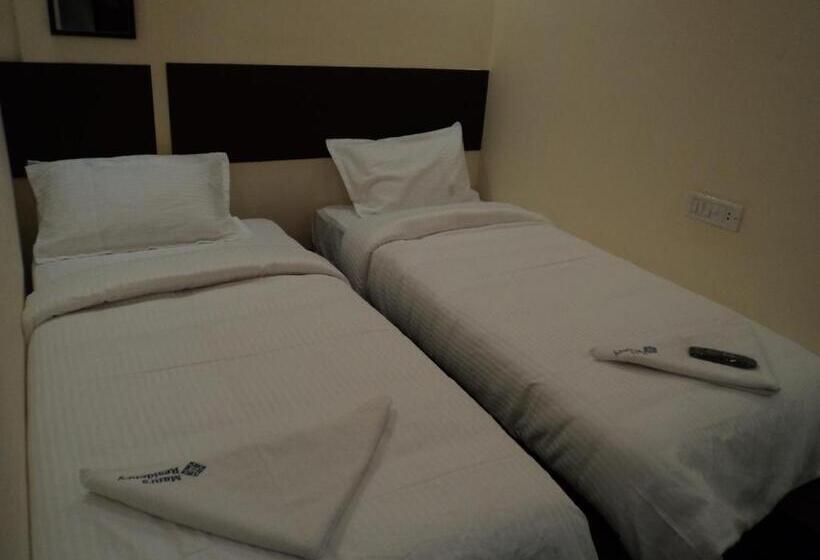 Hotel Mani's Residency