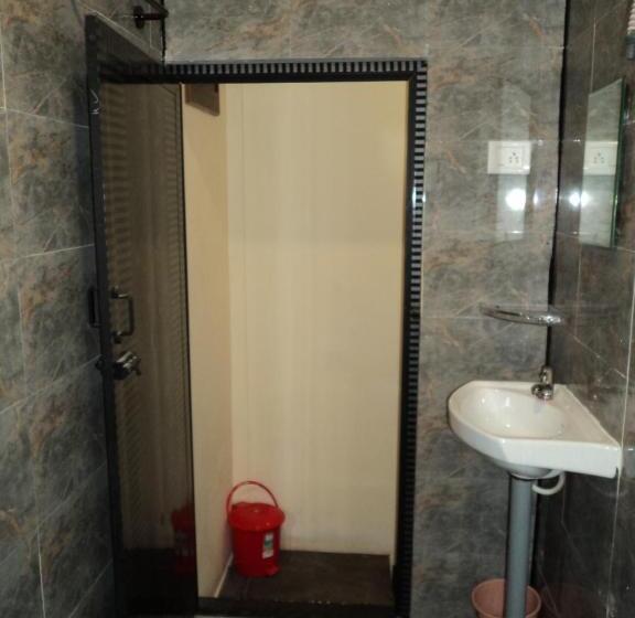 Hotel Mani's Residency