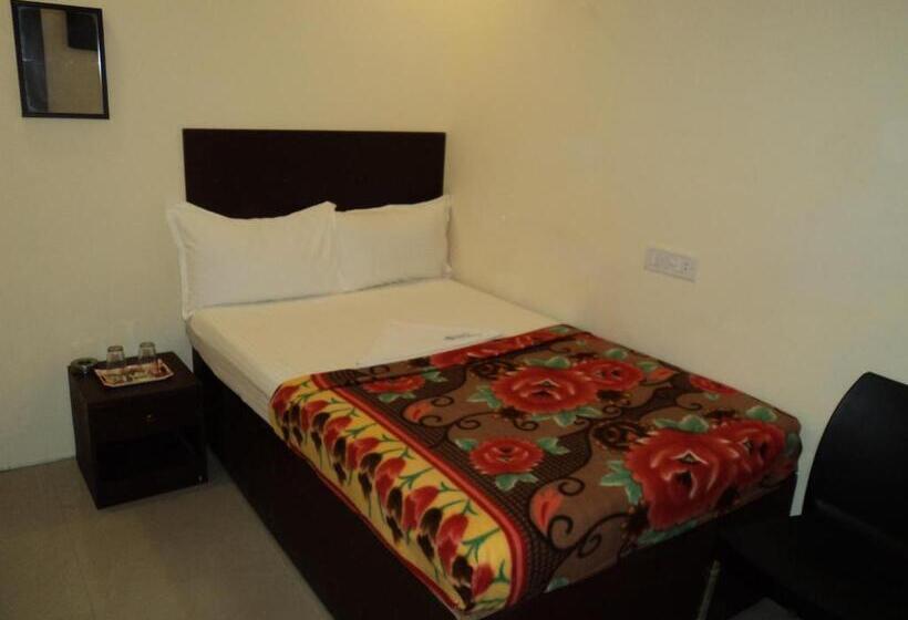 Hotel Mani's Residency