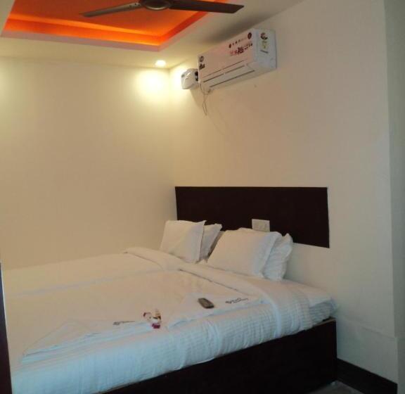 Hotel Mani's Residency