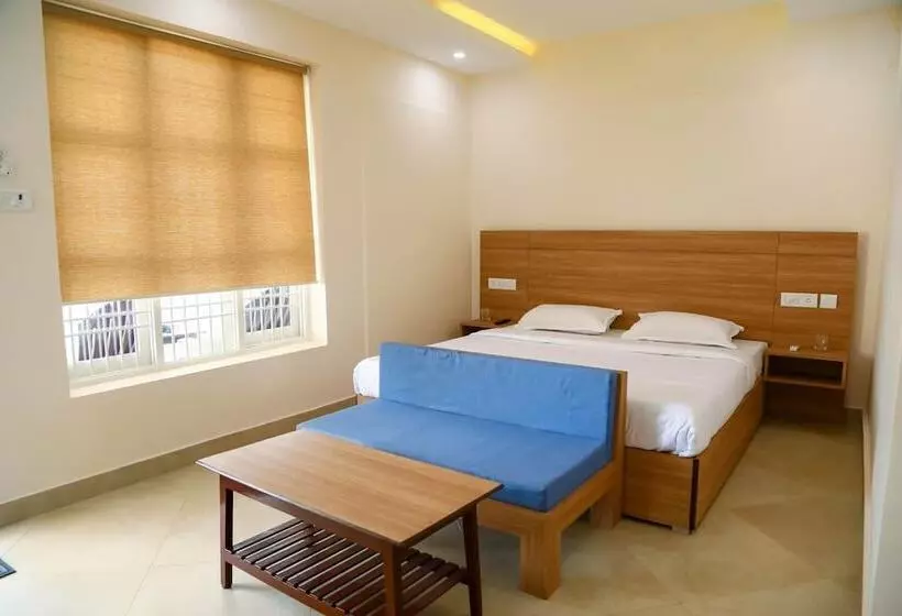 ホテル Oceanside  Mahabalipuram