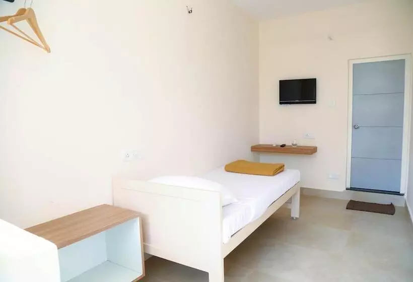 ホテル Oceanside  Mahabalipuram