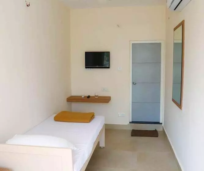 ホテル Oceanside  Mahabalipuram