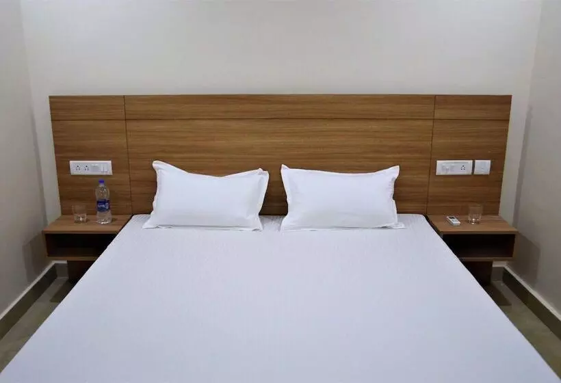 ホテル Oceanside  Mahabalipuram
