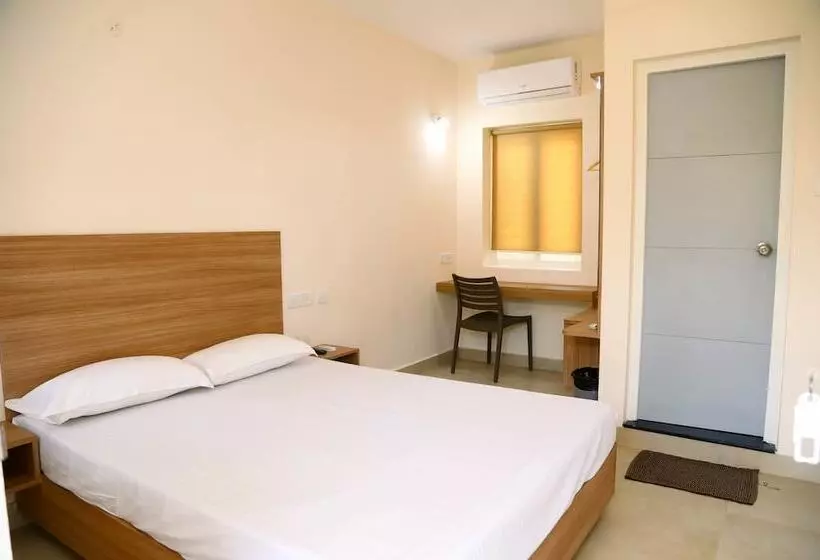 ホテル Oceanside  Mahabalipuram