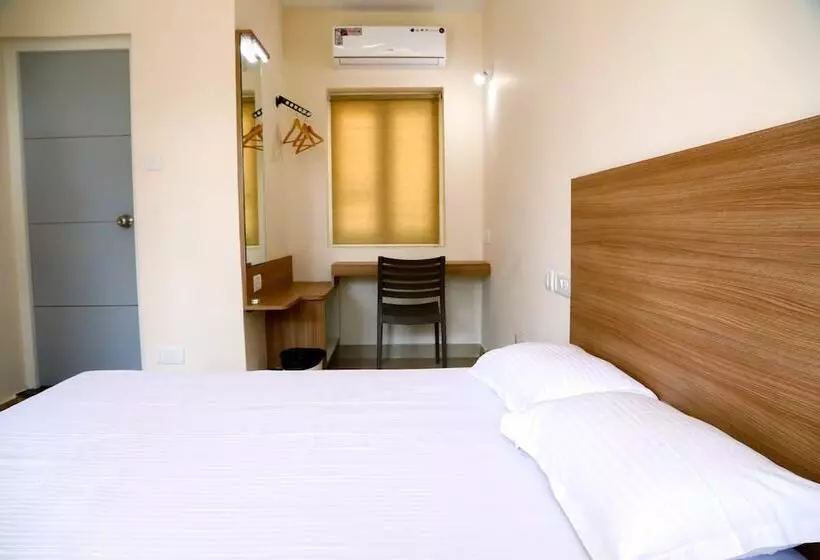 ホテル Oceanside  Mahabalipuram