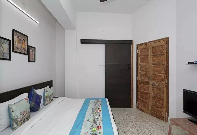 ホテル Oyo Home Near Sukhadia Circle