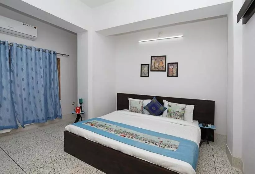 ホテル Oyo Home Near Sukhadia Circle