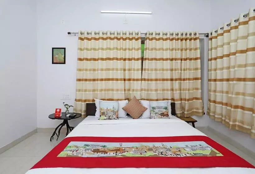 ホテル Oyo Home Near Sukhadia Circle