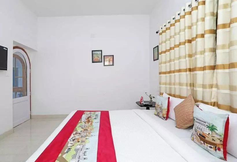 ホテル Oyo Home Near Sukhadia Circle