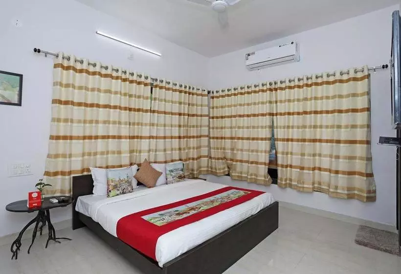 ホテル Oyo Home Near Sukhadia Circle