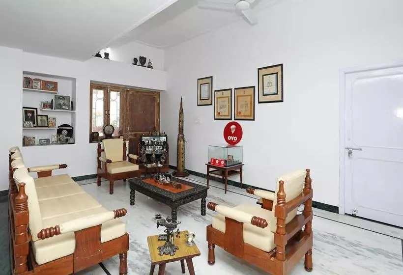 ホテル Oyo Home Near Sukhadia Circle