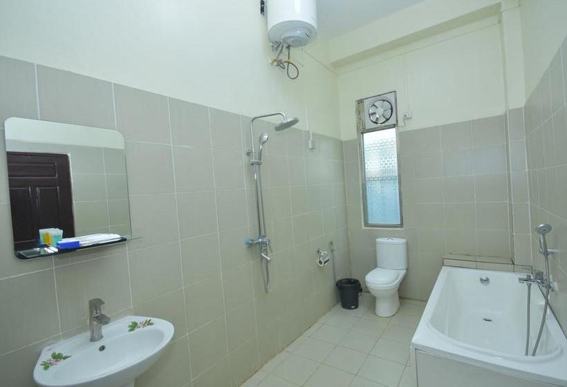 مُتل Hpaan River View