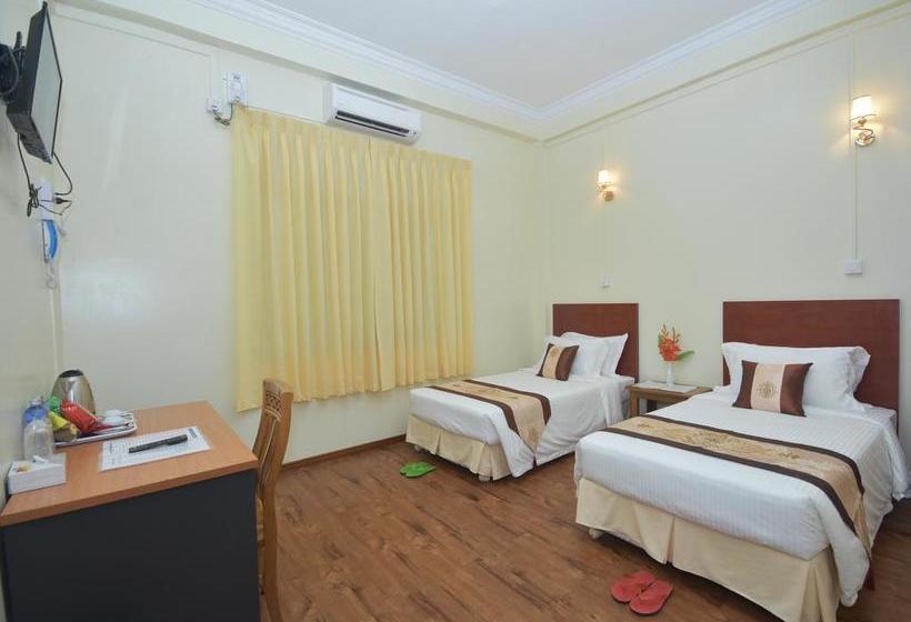 مُتل Hpaan River View